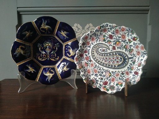 [24028] Ensemble de deux assiettes de Gien, décor cachemire et décor renaissance bleu