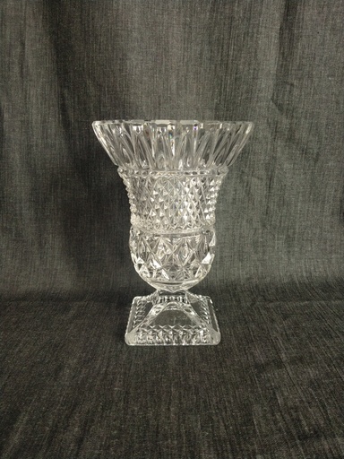[24027/2] Vase Médicis en cristal décor de pointe de diamant