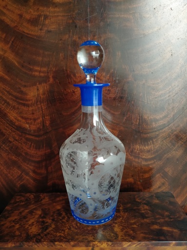 [24049] Carafe en cristal de bohème décor à la roue de rocaille et d'animaux 