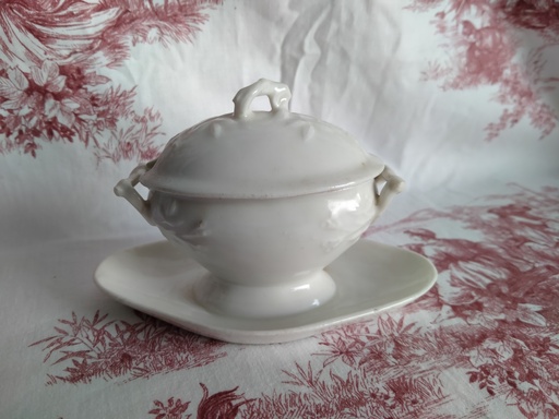[A048] Ancien moutardier en porcelaine en forme de soupière vers 1900