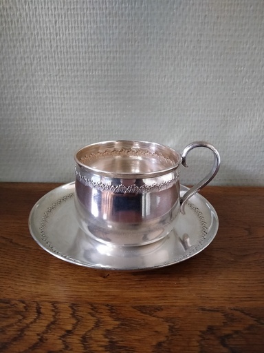 [25003/2] Tasse et sa sous tasse en métal argenté