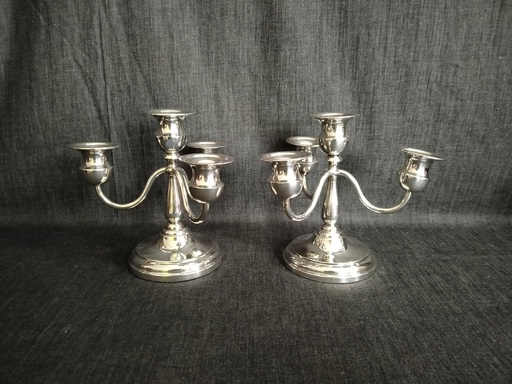 [25031] Paire de chandeliers en métal argenté  