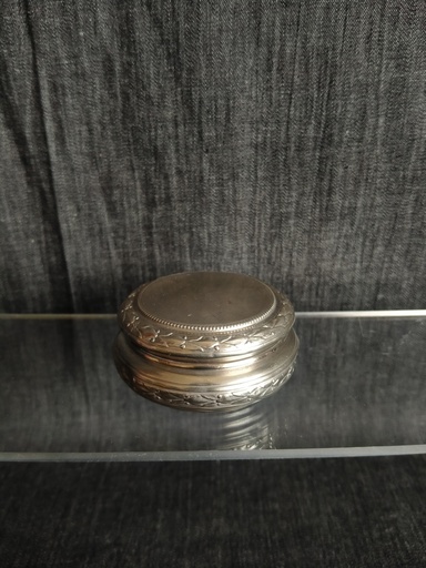 [25046] Boite à pilule en métal argenté