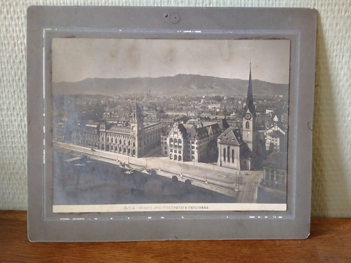 [A001] Photo argentique vue de Zurich Stadthausquai & Uetliberg