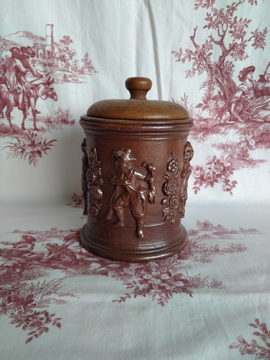 [25005/3] Pot à tabac en grès décor de chasseur
