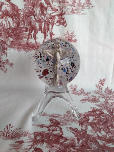 [25057] Sulfure religieux sur pied décor de Christ en cristallo cérame