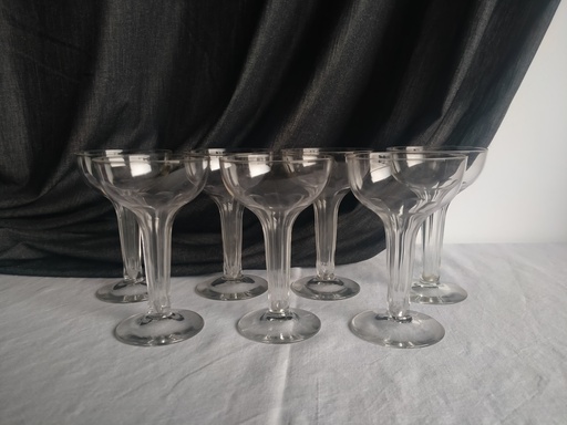 [A023] Série de 7 coupes à champagne taillées de facettes 