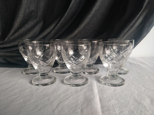 [23044] Série de 7 verres à vin en cristal taillé années 30-40