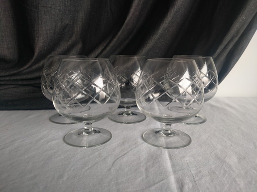 [23030] Série de 5 verres à cognac en cristal taillé 