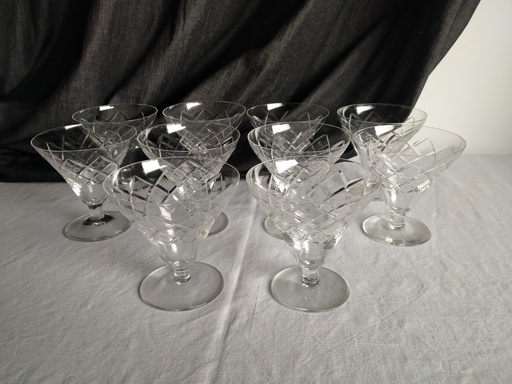 [A023] Série de 10 coupes à champagne en cristal taillé 