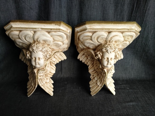 [24071] Paire de consoles d'appliques en plâtre à décor d'angelots