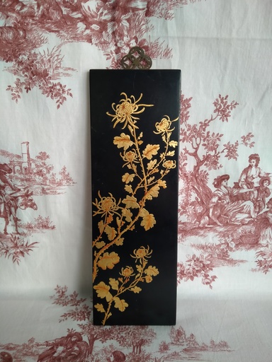 [24084] Panneau décoratif laqué à décor de chrysanthèmes dorés 